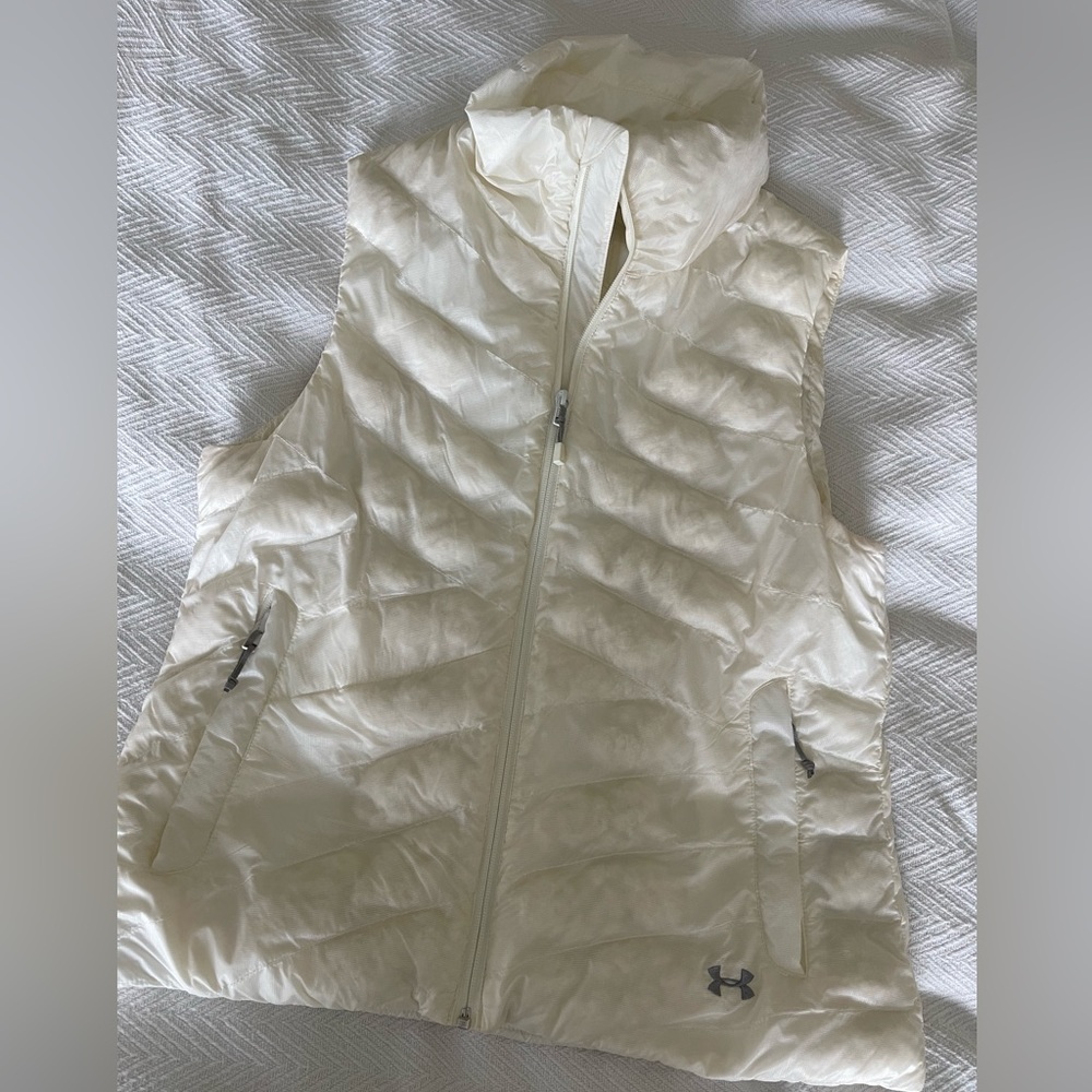 Size L Underarmour white puffer vest. - Picture 2 of 10
